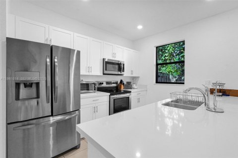 Купить таунхаус в Форт-Лодердейл, Флорида 3 спальни, 139.91м2, № 2045063 - фото 2