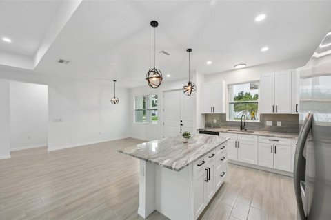 House in North Port, Florida 3 bedrooms, 153.47 sq.m. № 1866736 - photo 13