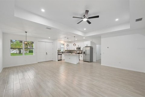 House in North Port, Florida 3 bedrooms, 153.47 sq.m. № 1866736 - photo 9