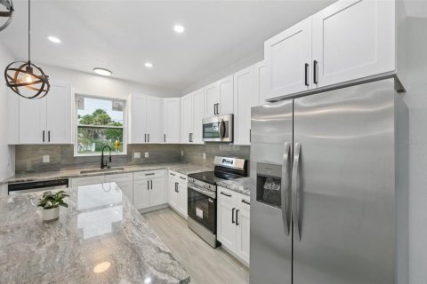House in North Port, Florida 3 bedrooms, 153.47 sq.m. № 1866736 - photo 14