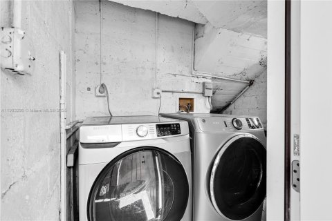 Immobilier commercial à vendre à Miami, Floride: 263.19 m2 № 1954462 - photo 11