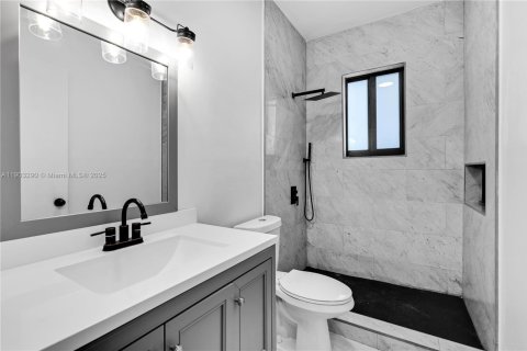 Immobilier commercial à vendre à Miami, Floride: 263.19 m2 № 1954462 - photo 7