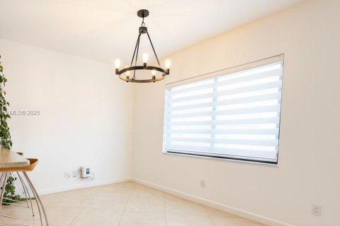 Immobilier commercial à vendre à Miami, Floride: 263.19 m2 № 1954462 - photo 15