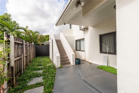 Propiedad comercial en venta en Miami, Florida, 263.19 m2 № 1954462 - foto 22