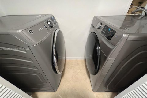 Immobilier commercial à vendre à Miami, Floride: 263.19 m2 № 1954462 - photo 20