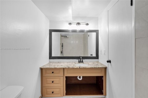 Immobilier commercial à vendre à Miami, Floride: 263.19 m2 № 1954462 - photo 9