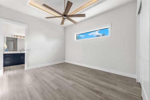 House in Cape Coral, Florida 4 bedrooms, 317.91 sq.m. № 1845778 - photo 24