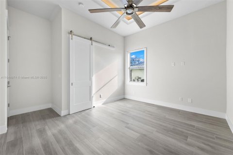 House in Cape Coral, Florida 4 bedrooms, 317.91 sq.m. № 1845778 - photo 27