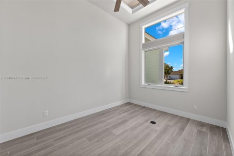 House in Cape Coral, Florida 4 bedrooms, 317.91 sq.m. № 1845778 - photo 4