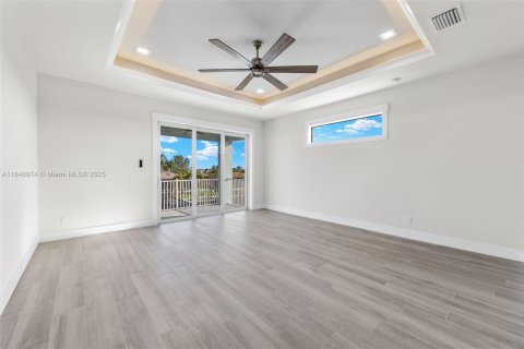 House in Cape Coral, Florida 4 bedrooms, 317.91 sq.m. № 1845778 - photo 28