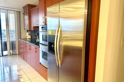 Снять в аренду кондоминиум в Санни-Айлс-Бич, Флорида 2 спальни, 115.2м2, № 2037586 - фото 2