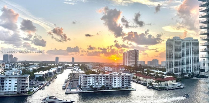 Кондоминиум с 2 спальнями в Санни-Айлс-Бич, Флорида № 2037586