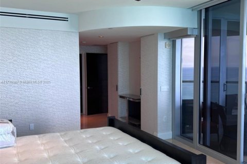Condo in Sunny Isles Beach, Florida, 3 bedrooms  № 1811296 - photo 11
