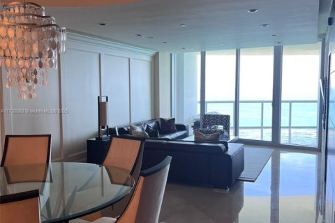 Condo in Sunny Isles Beach, Florida, 3 bedrooms  № 1811296 - photo 1