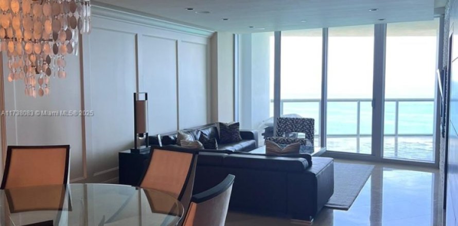 Condo in Sunny Isles Beach, Florida, 3 bedrooms  № 1811296