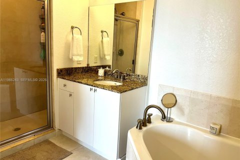 Condo in Hollywood, Florida, 2 bedrooms  № 2081285 - photo 10