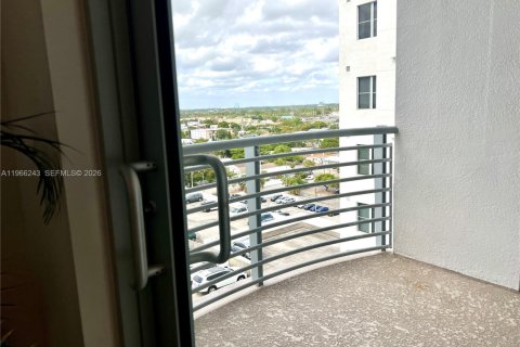 Condo in Hollywood, Florida, 2 bedrooms  № 2081285 - photo 13