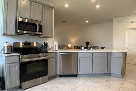 House in Edgewater, Florida 5 bedrooms, 197.42 sq.m. № 1795720 - photo 3