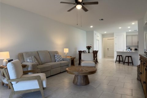 House in Edgewater, Florida 5 bedrooms, 197.42 sq.m. № 1795720 - photo 6