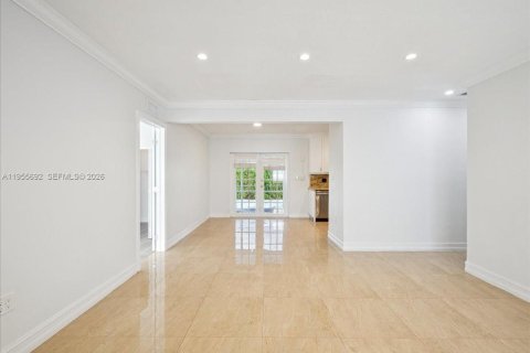 Casa en venta en Miami, Florida, 3 dormitorios, 124.86 m2 № 2032867 - foto 5