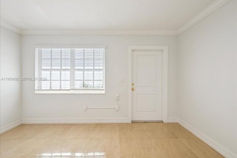 Casa en venta en Miami, Florida, 3 dormitorios, 124.86 m2 № 2032867 - foto 4