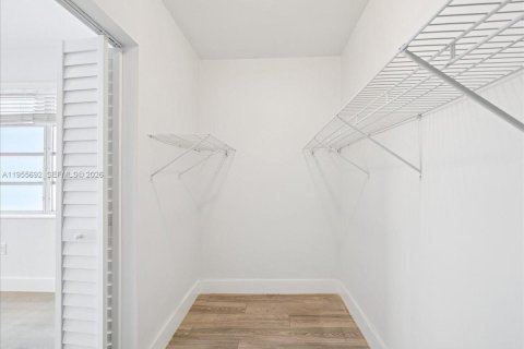 Casa en venta en Miami, Florida, 3 dormitorios, 124.86 m2 № 2032867 - foto 13