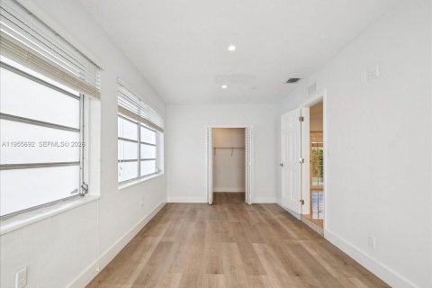 Casa en venta en Miami, Florida, 3 dormitorios, 124.86 m2 № 2032867 - foto 12