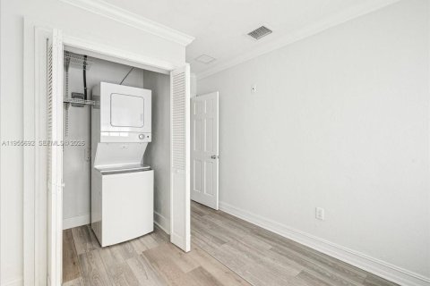 Casa en venta en Miami, Florida, 3 dormitorios, 124.86 m2 № 2032867 - foto 15