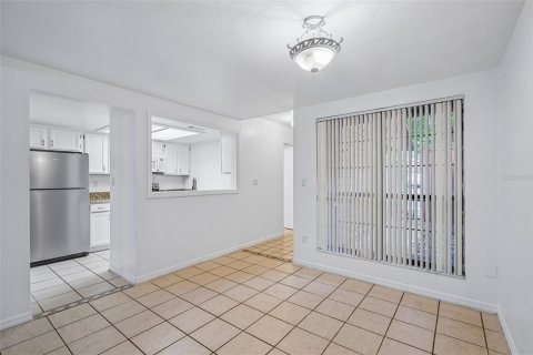 Townhouse in Gainesville, Florida 3 bedrooms, 127.28 sq.m. № 2106895 - photo 6