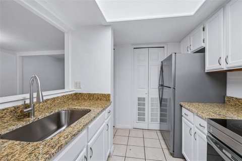 Townhouse in Gainesville, Florida 3 bedrooms, 127.28 sq.m. № 2106895 - photo 8
