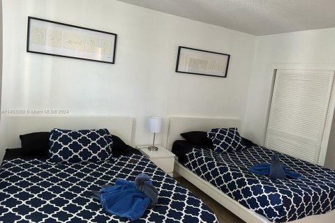 Condo in Hollywood, Florida, 1 bedroom  № 1954282 - photo 7