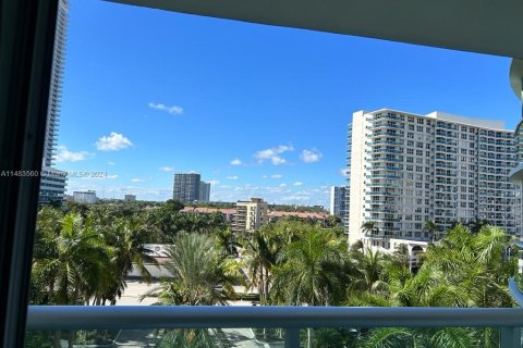 Condo in Hollywood, Florida, 1 bedroom  № 1954282 - photo 6