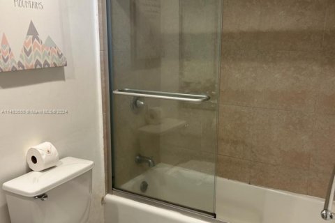 Condo in Hollywood, Florida, 1 bedroom  № 1954282 - photo 10