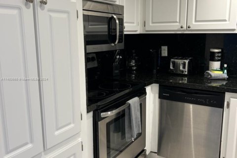 Condo in Hollywood, Florida, 1 bedroom  № 1954282 - photo 3