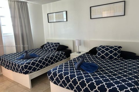 Condo in Hollywood, Florida, 1 bedroom  № 1954282 - photo 8