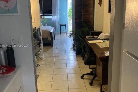 Copropriété à louer à Miami Beach, Floride: 41.81 m2 № 1997076 - photo 2