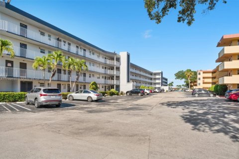 Condo in Miami, Florida, 1 bedroom  № 1985197 - photo 19