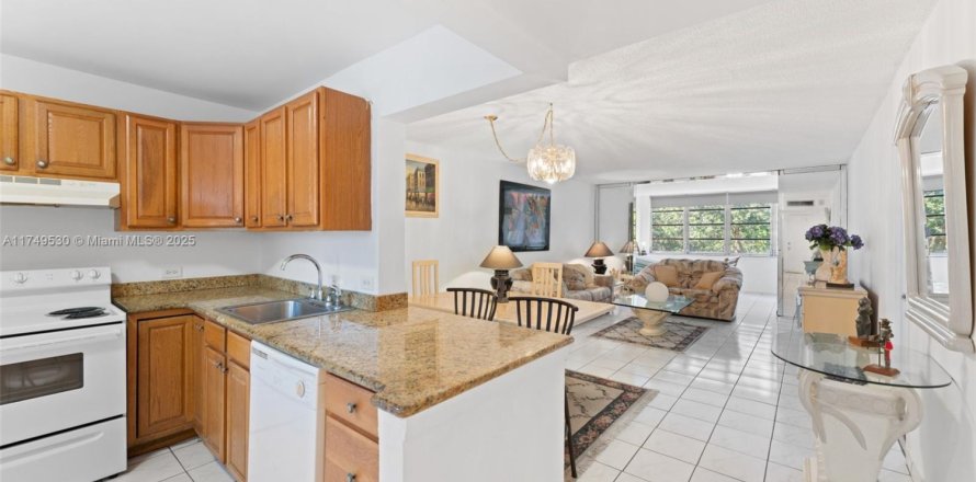Condo in Miami, Florida, 1 bedroom  № 1985197