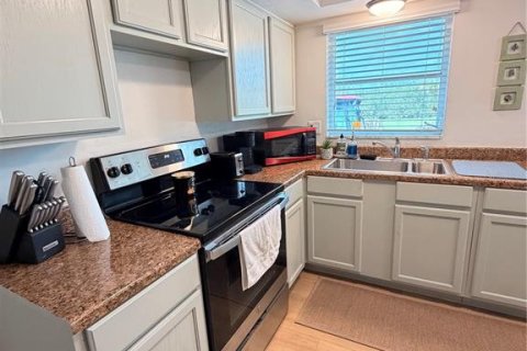 House in Tarpon Springs, Florida 3 bedrooms, 76.55 sq.m. № 2287164 - photo 24