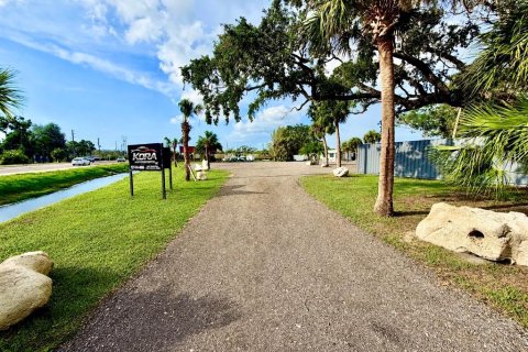 House in Tarpon Springs, Florida 3 bedrooms, 76.55 sq.m. № 2287164 - photo 11