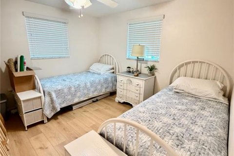 House in Tarpon Springs, Florida 3 bedrooms, 76.55 sq.m. № 2287164 - photo 21
