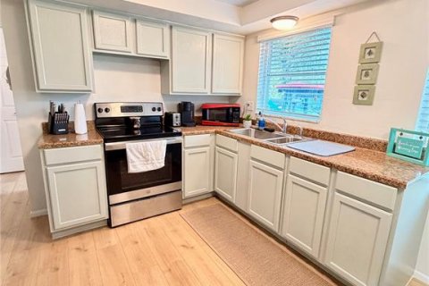 House in Tarpon Springs, Florida 3 bedrooms, 76.55 sq.m. № 2287164 - photo 23