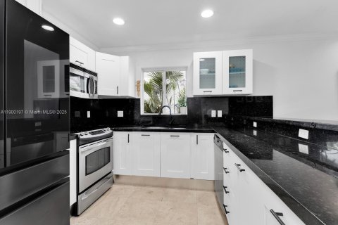 Adosado en alquiler en Miami, Florida, 3 dormitorios, 195.09 m2 № 1952054 - foto 15
