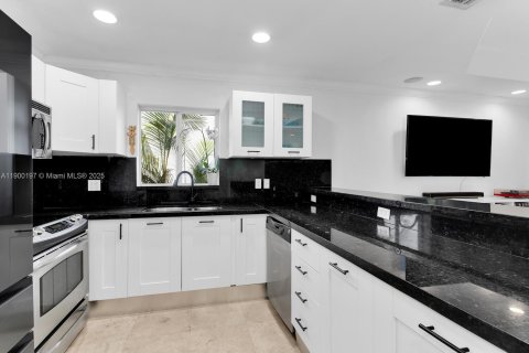 Adosado en alquiler en Miami, Florida, 3 dormitorios, 195.09 m2 № 1952054 - foto 14