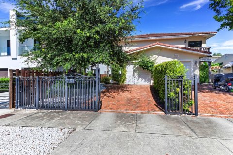 Adosado en alquiler en Miami, Florida, 3 dormitorios, 195.09 m2 № 1952054 - foto 1