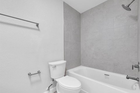 House in Saint Petersburg, Florida 2 bedrooms, 130.06 sq.m. № 2219645 - photo 16