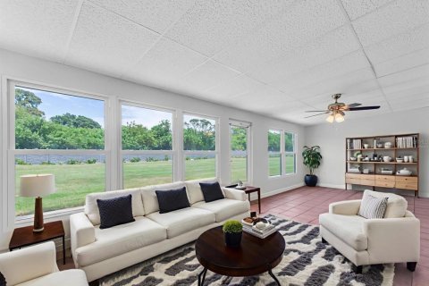 House in Saint Petersburg, Florida 2 bedrooms, 130.06 sq.m. № 2219645 - photo 12