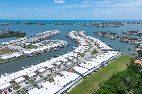 House in Saint Petersburg, Florida 2 bedrooms, 130.06 sq.m. № 2219645