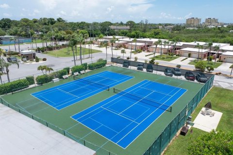 House in Saint Petersburg, Florida 2 bedrooms, 130.06 sq.m. № 2219645 - photo 25