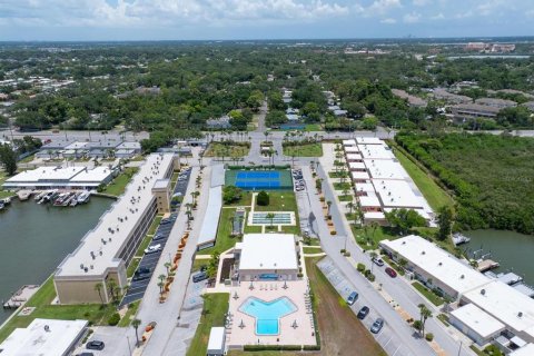 House in Saint Petersburg, Florida 2 bedrooms, 130.06 sq.m. № 2219645 - photo 22